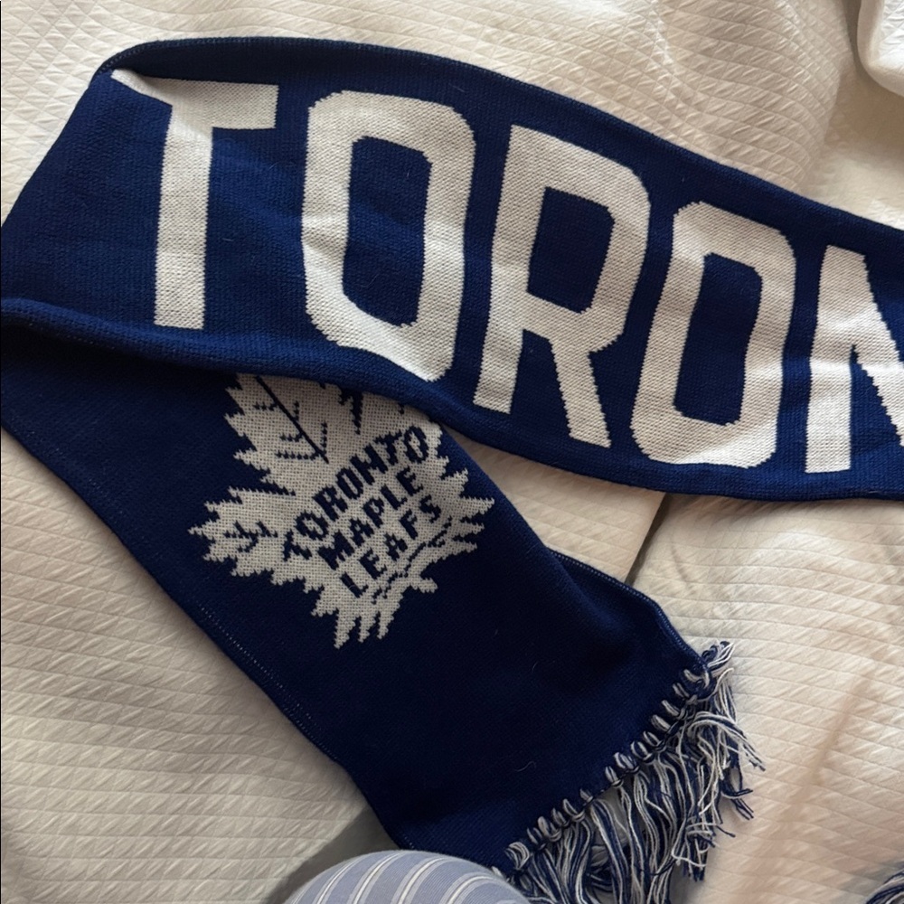 Official NHL Toronto Maple Leafs Knit Scarf Blue & White Like New - Picture 8 of 10